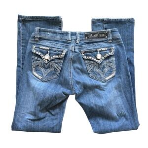 L.A. Idol Women's size 7 Embellished Back-Pocket Blue Low rise Jeans